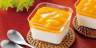 とろとろ杏仁豆腐（マンゴーソース）